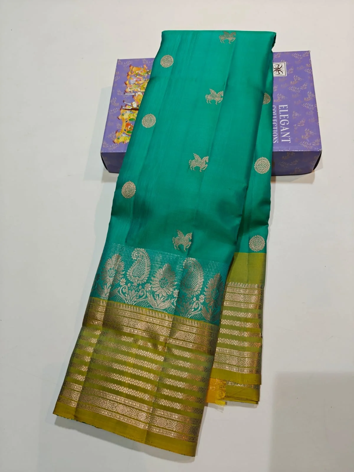 Graceful Horse Motifs Scattered Kanchi Soft Silk Saree